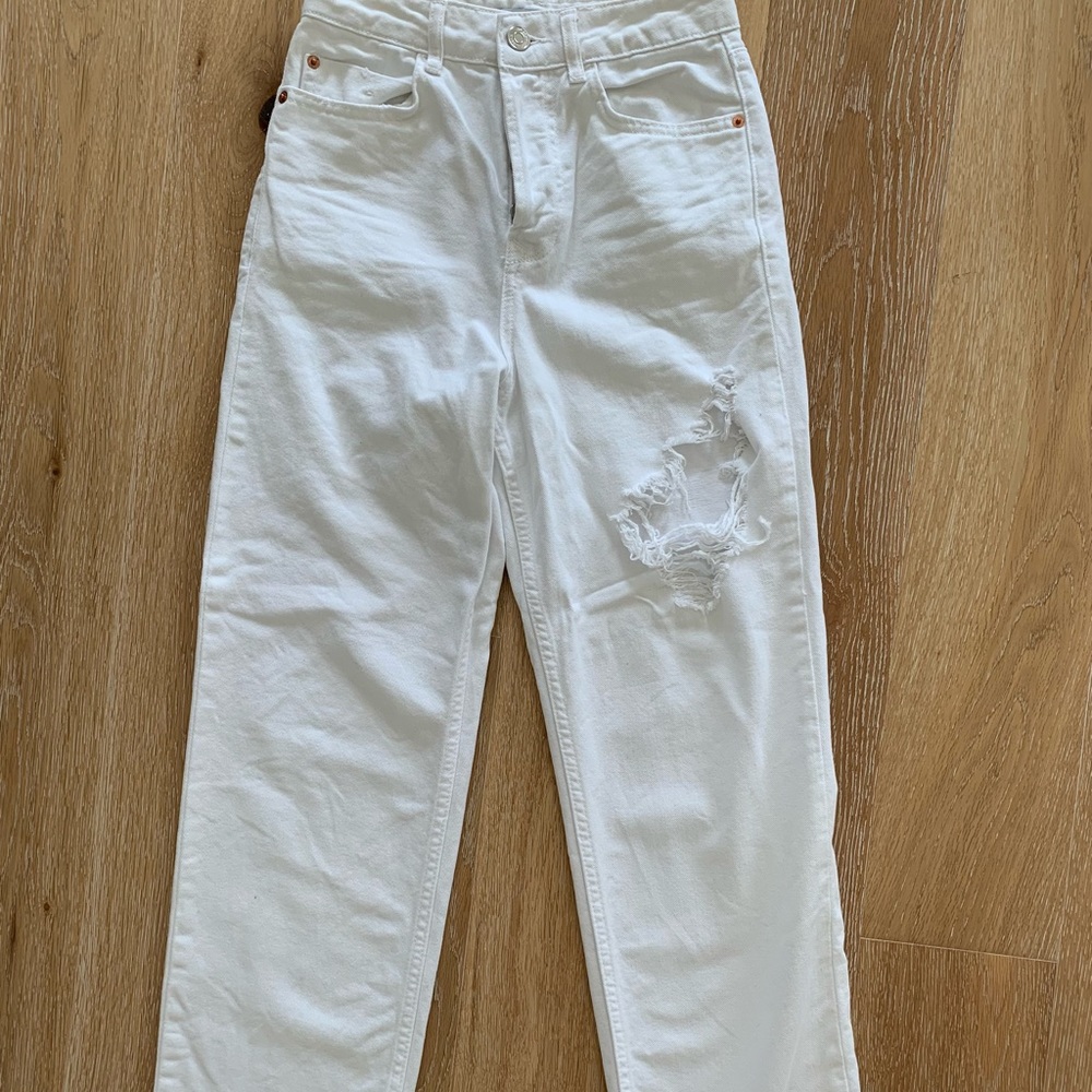 Zara straight leg white jeans size 0 size 25